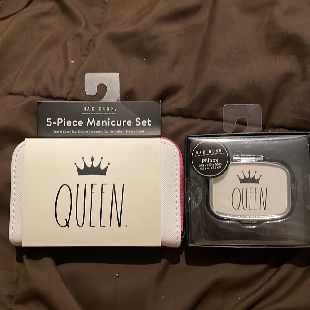 Rae Dunn 5- Piece Manicure Set & Pill Box. New!